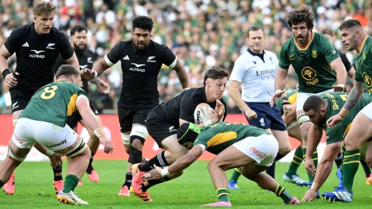 All Blacks Player Ratings: New Zealand beat South Africa 33-16 in the first Test of Rugby's Greatest Rivalry at Ellis Park, scoring five tries to one, and the ratings below carry an oddity for a side that won by 17 points: the starting front row does not get out of the fours.