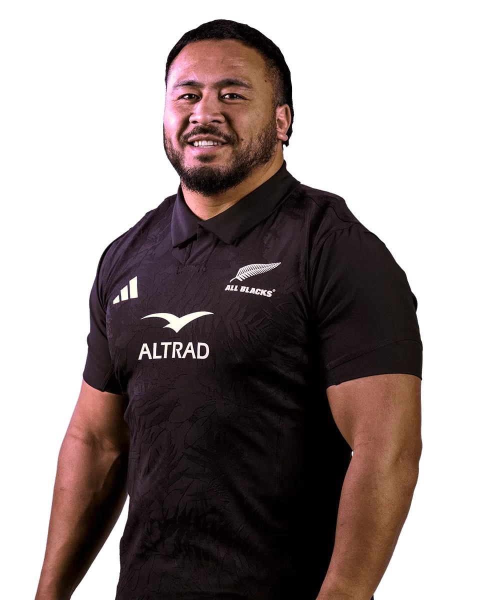 Asafo Aumua carries the ball for the All Blacks against the Springboks