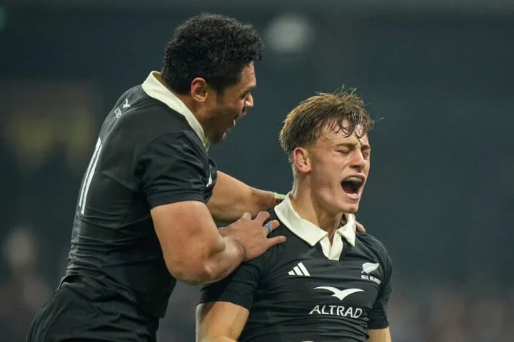 Ruben Love kept the jersey through a Springboks pack. Now he has to keep it from Richie Mo'unga