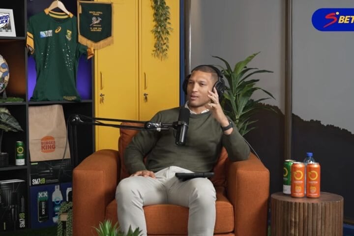 Gio Aplon miming a phone call on Behind the Ruck as he tells the story of Kurt-Lee Arendse ringing him on the morning of his Springboks debut