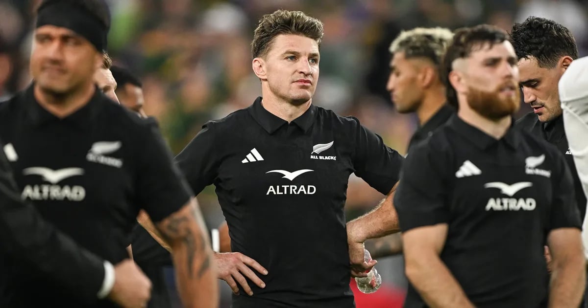 Beauden Barrett, hands on hips, among All Blacks players after a defeat to the Springboks